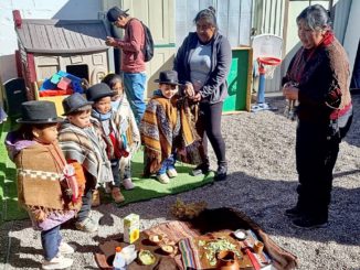 Niñas y niños de jardines infantiles del altiplano participaron del tradicional floreamiento de animales