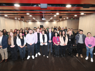 Parte Escuela Mujer Emprende con participantes de cada comuna de la región