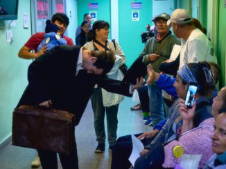 Con una excelente recepción las “Historias de Piedra Santa” visitan los Cesfam de Antofagasta