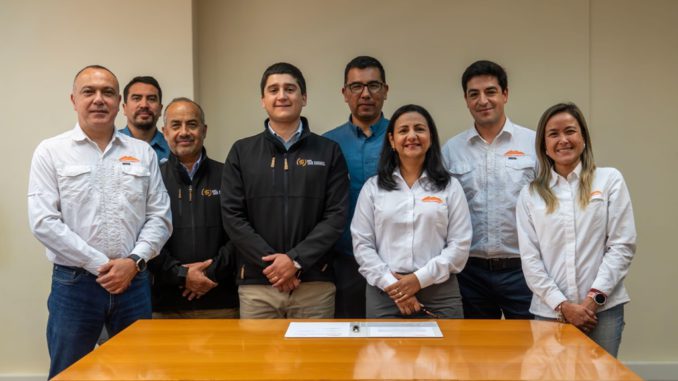 Sierra Gorda SCM firmó el primer contrato en la industria minera chilena de transporte en camiones a gas natural licuado