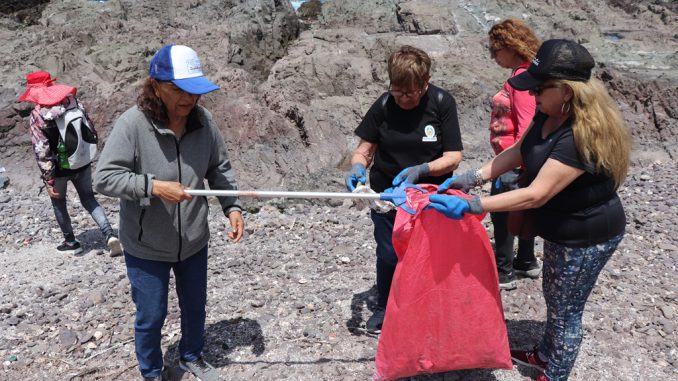 Personas mayores fueron parte de operativo de limpieza en santuario Aguada La Chimba en Antofagasta