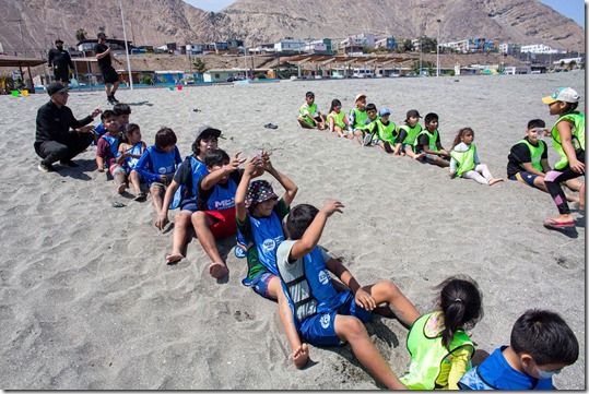 Niños en Playa El Salitre de Tocopilla